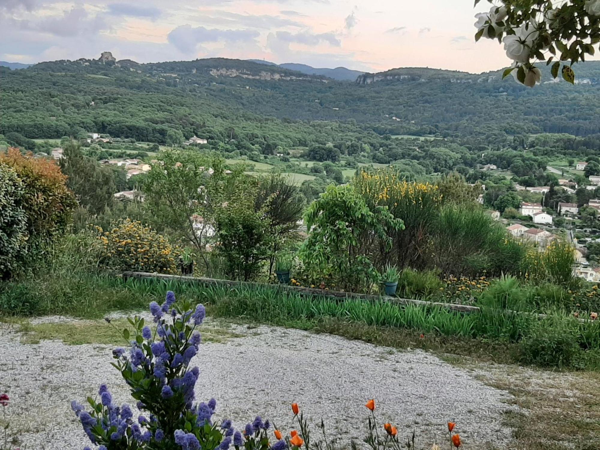 דירות אפט T.Belle Vue Panoramique Au Coeur Du Luberon 40M2 + Pergola . Jardin. P מראה חיצוני תמונה